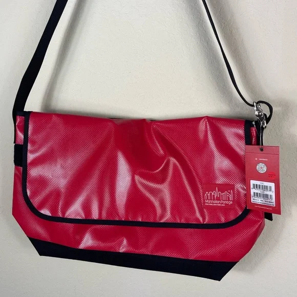 FP Movement x Manhattan Portage Vinyl Vintage Messenger Bag Red NWT - Picture 3 of 10